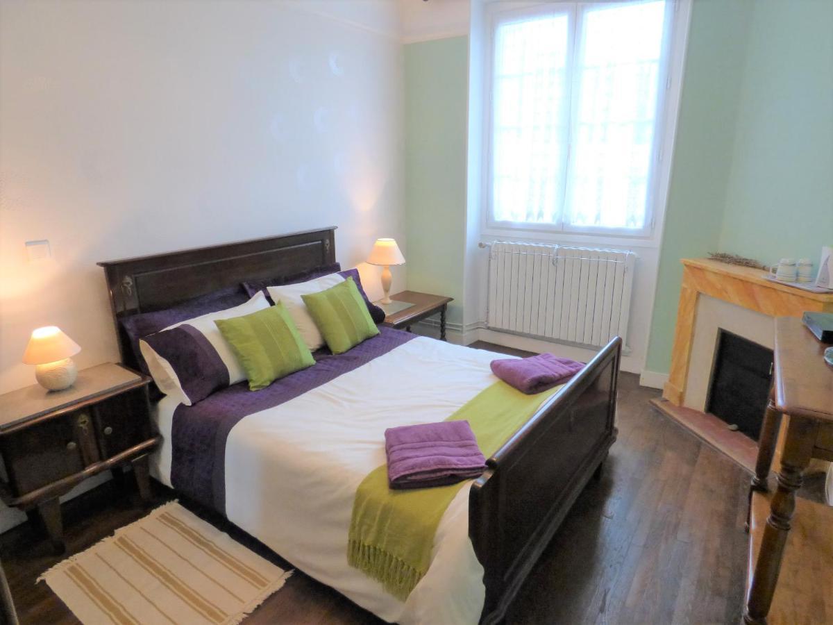 Les Tibles Bed & Breakfast Nanthiat Luaran gambar