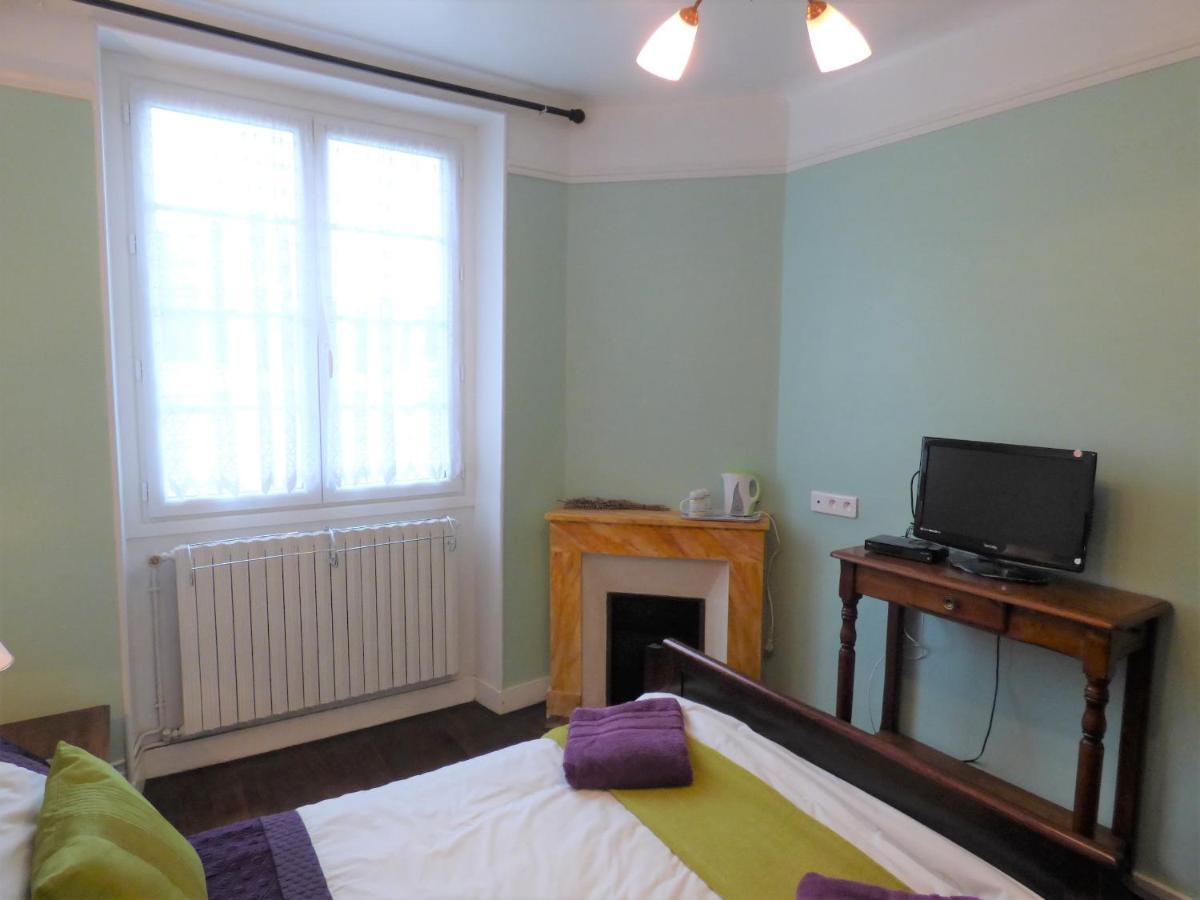 Les Tibles Bed & Breakfast Nanthiat Luaran gambar