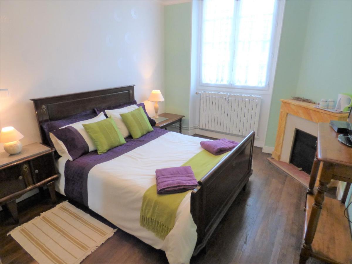 Les Tibles Bed & Breakfast Nanthiat Luaran gambar