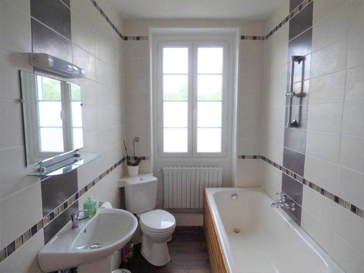 Les Tibles Bed & Breakfast Nanthiat Luaran gambar