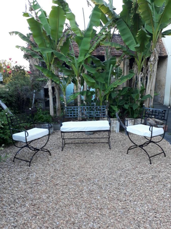 Les Tibles Bed & Breakfast Nanthiat Luaran gambar